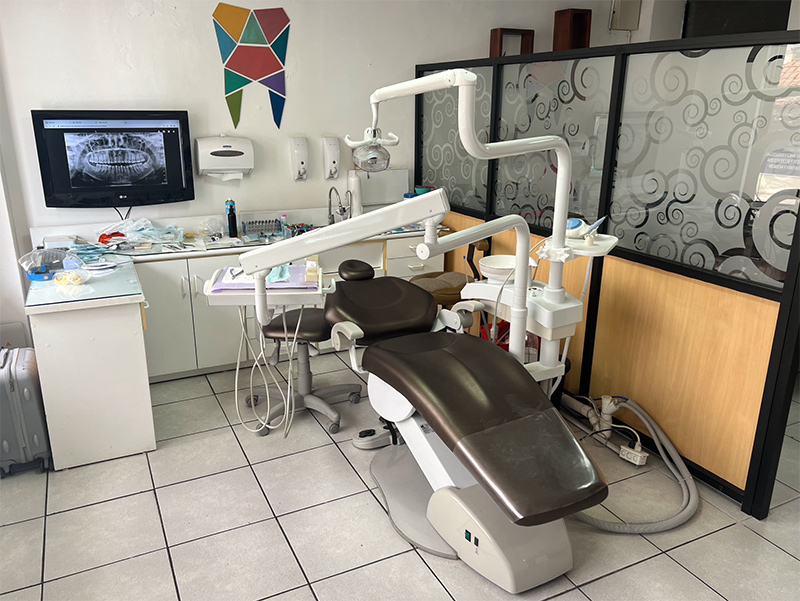 clinicas dentales cayambe